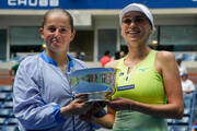 foto-ukrainskaya-koroleva-tennisa-nagrazhdenie-kichenok-s-trofeem-us-open-foto-4